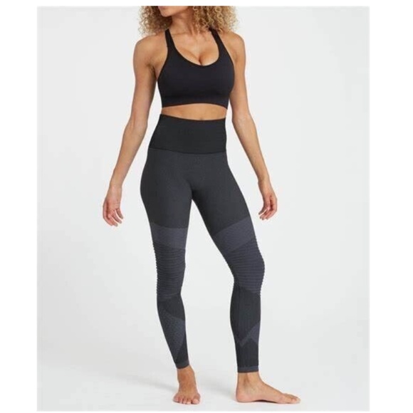 SPANX Look At Me Now Seamless Moto Leggings Very Black Size Medium - Picture 1 of 9